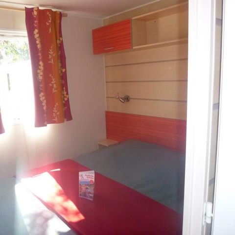 Mobilheim 4 Personen - 24m² Standard (2Sch - 4Pers.) + Strohhütte im Freien