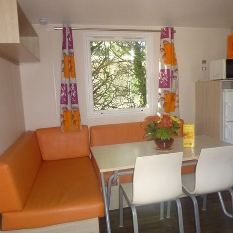 Stacaravan 4 personen - 24m² Standaard (2bed - 4pers.) + Strooihut buiten