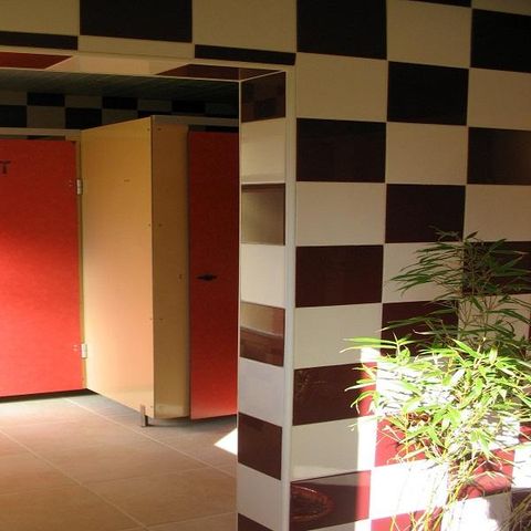 PIAZZOLA - Pacchetto GRAND CONFORT: 1 tenda, roulotte o camper / 1 auto / elettricità 10A + allacciamento acqua e scarico / n°1-2-3-4 / /...