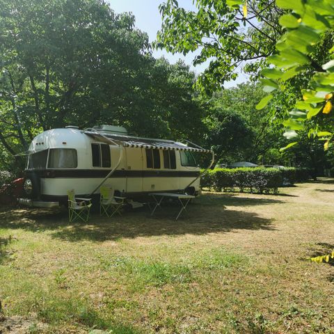 Kampeerplaats - 80m² tot ca. 200m²: auto + tent/caravan of camper