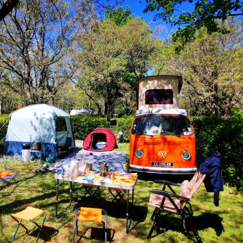 Pitch - 80m² to approx. 200m²: car + tent/caravan or camper van