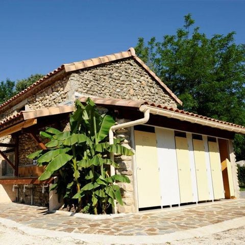 EMPLACEMENT - FORFAIT EMPLACEMENT 2 personnes + 1 véhicule + électricité + douche chaude