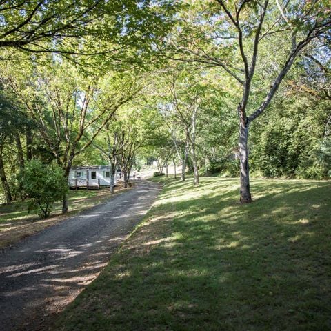 EMPLACEMENT - Emplacement (1 tente, caravane ou camping-car/1 voiture)