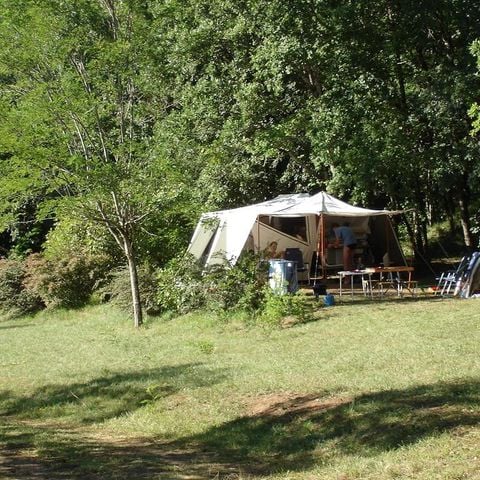 Kampeerplaats - Standplaats (1 tent, caravan of camper/1 auto)