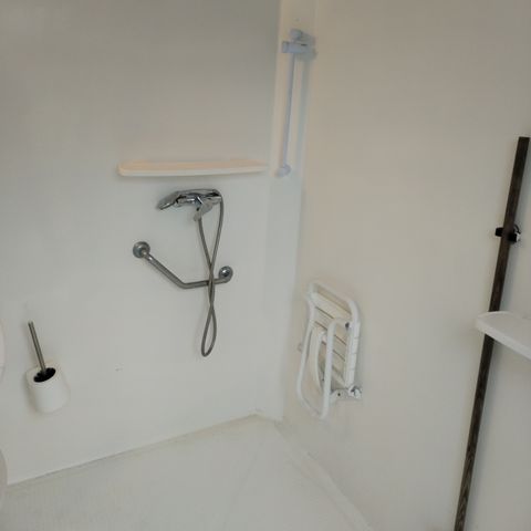 STAANPLAATS - Premium kampeerplaats: houten terras, picknicktafel en privé sanitair