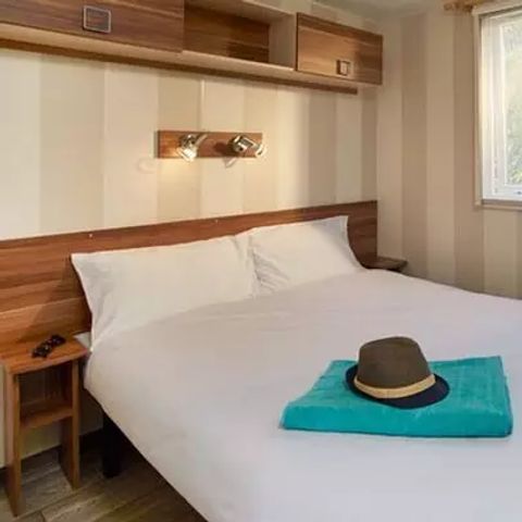 Stacaravan 7 personen - Klassiek | 3 slaapkamers | 5/7 pers | Gedeeltelijk overdekt terras | Airconditioning