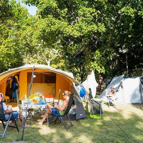STAANPLAATS - Standplaats met auto + tent of caravan of camper