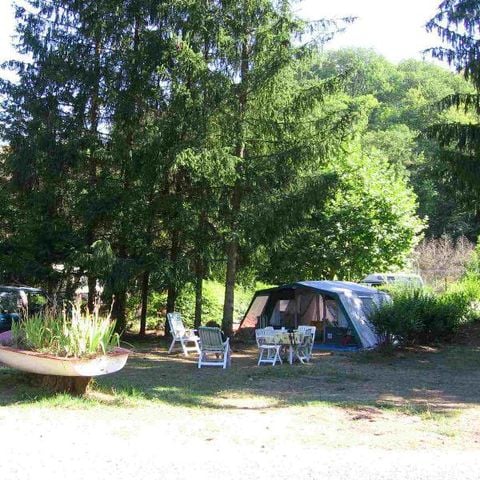 STAANPLAATS - Comfort pakket: 1 auto + tent/caravan of 1 camper + 6A elektriciteit + 2 personen -