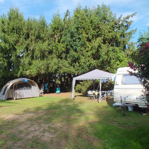 PLOT - Nature package with 1 car + tent/caravan or 1 motorhome + 2 people -