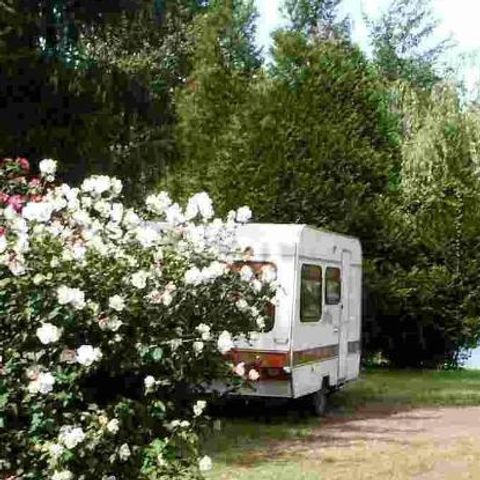 Stellplatz - Forfait Nature mit 1 Auto + Zelt/Wohnwagen oder 1 Wohnmobil + 2 Personen -.