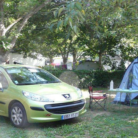 Stellplatz - Forfait Nature (1 Zelt, Wohnwagen oder Wohnmobil / 1 Auto)