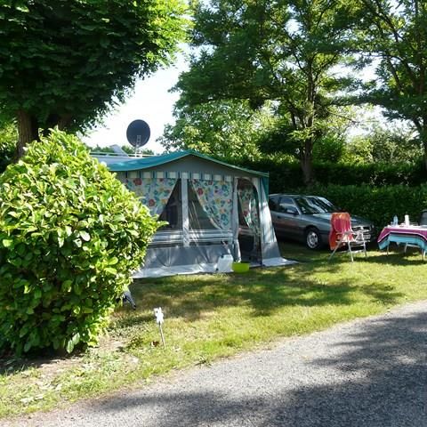 PLOT - Comfort package (1 tent, caravan or camper / 1 car / 10A electricity)