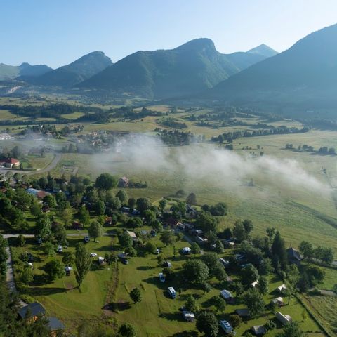 PIAZZOLA - Piazzola per tenda/caravan/veicolo/camper/elettricità 10A 2 pers.