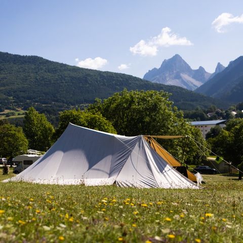 STAANPLAATS - Plaats tent / caravan / voertuig / camper / zonder elektriciteit