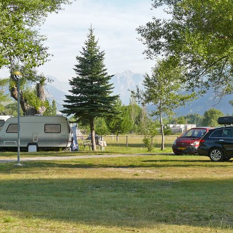 EMPLACEMENT - Forfait 1 emplacement + 2 personnes + 1 véhicule + 1 caravane ou tente 