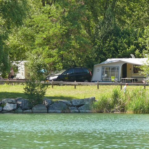 EMPLACEMENT - Forfait 1 emplacement + 1 personne + 1 véhicule + 1 caravane ou tente 