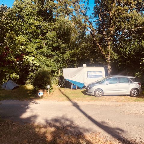PIAZZOLA - Pacchetto comfort (1 tenda, roulotte o camper / 1 auto / elettricità 6A)