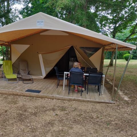 Tent 5 persons - LODGE CANADA STANDARD (WITHOUT SANITARY FACILITIES)