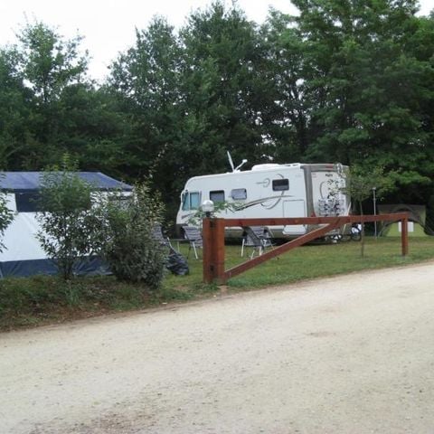 Pitch - Comfort package (1 tent, caravan or camper / 1 car / 10A electricity)