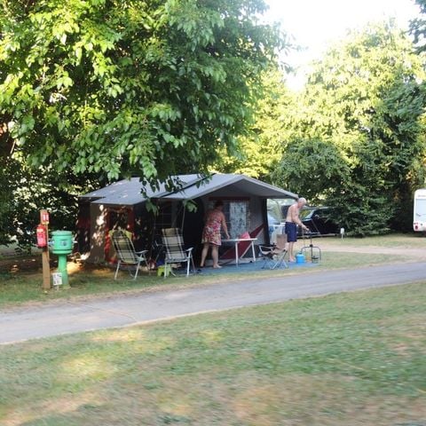 Emplacement - Forfait Grand confort (1 tente, caravane ou camping-car / 1 voiture)