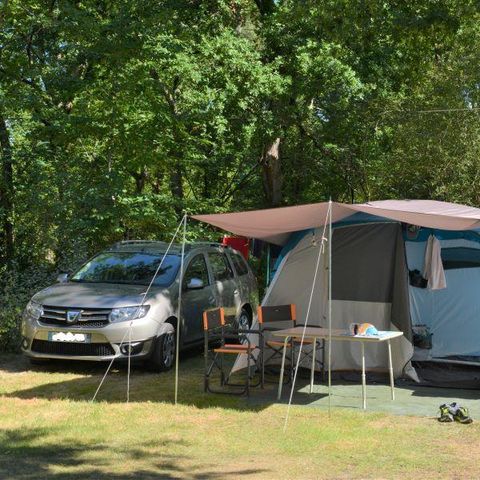 EMPLACEMENT - Forfait Confort (1 tente, caravane ou camping-car / 1 voiture / électricité 15A)