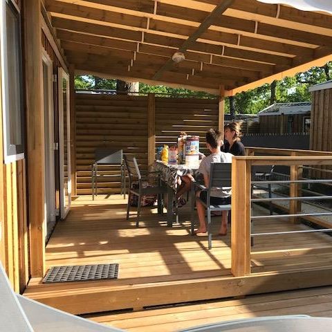 Mobilheim 6 personen - Homeflower - PREMIUM - CLIM 35m² -3 Schlafzimmer +halbüberdachte Terrasse +TV +Bettwäsche +Handtücher