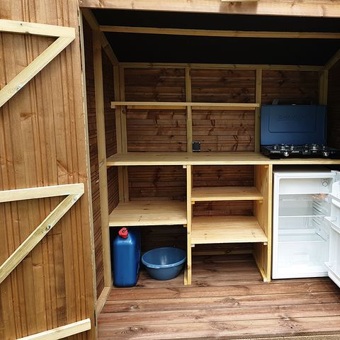 PLOT - Premium package: Pre-equipped pitch + 1 car + tent, caravan or motor home + electricity