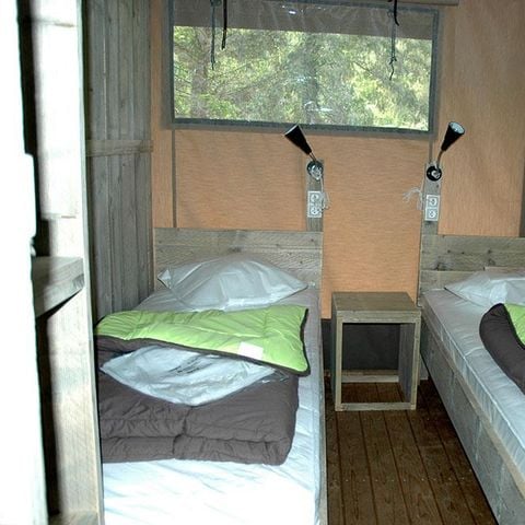 Tente en toile et en bois 6 personnes - Lodge WOODY 50m² avec terrasse couverte - 3 chambres (avec sanitaires)