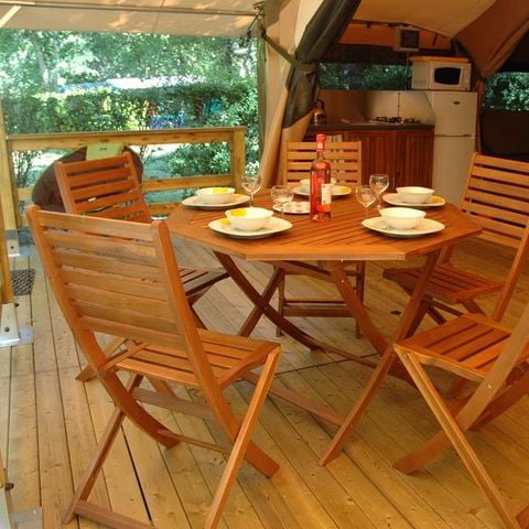 Tente en toile et en bois 5 personnes - Lodge VICTORIA 30m² / 2 chambres (sans sanitaires privatifs)
