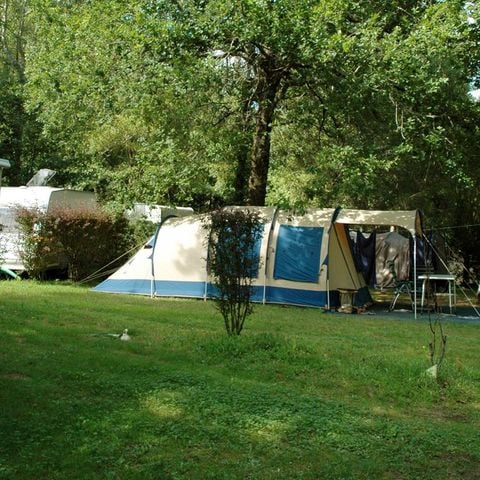 Pitch - Comfort Package: Pitch + 1 car + tent, caravan or motor home + electricity