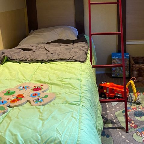 Stacaravan 4 personen - Houten stacaravan BABY met CLIM - 26m² met overdekt terras / 2 kamers