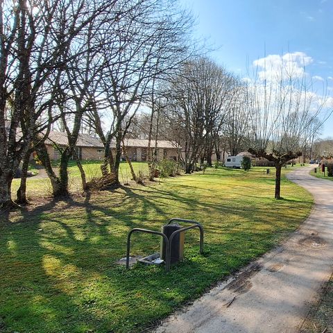 PLOT - 2-person caravan or motorhome package with electricity