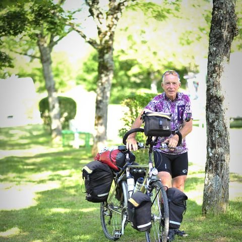 STAANPLAATS - Standplaats CONFORT: auto + tent, caravan of camper met elektriciteit