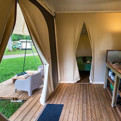 TENTE TOILE ET BOIS 4 personnes - 2 ch .4 pers. avec sanitaires privatifs