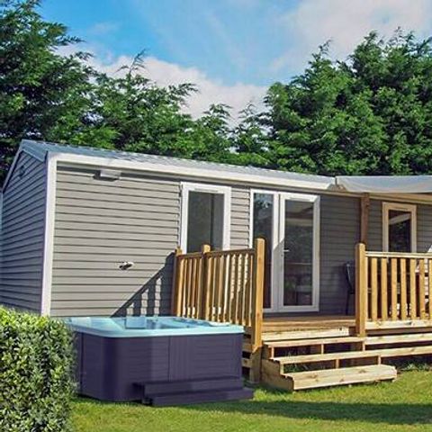 Stacaravan 6 personen - Premium Exclusief | 3 slaapkamers | 6 pers | Enig terras | Jacuzzi | 2 badkamers | Airconditioning | TV