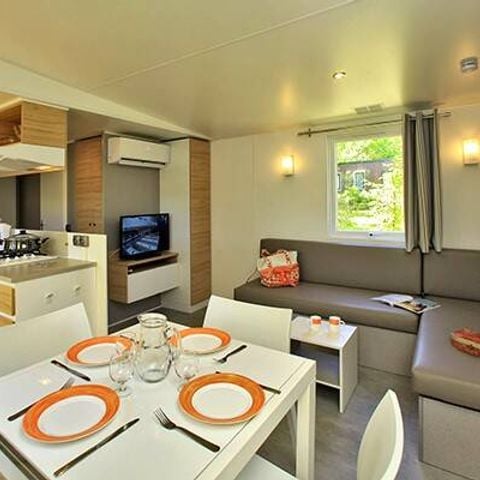 Stacaravan 6 personen - Premium Exclusief | 3 slaapkamers | 6 pers | Enig terras | Jacuzzi | 2 badkamers | Airconditioning | TV