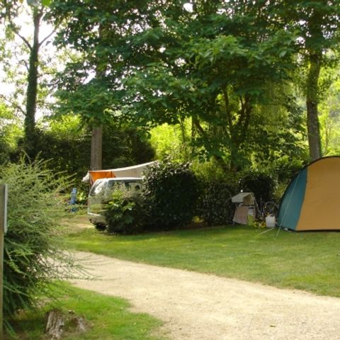 Stellplatz - Forfait Nature (Zelt, Wohnwagen oder Wohnmobil + 1 Auto)