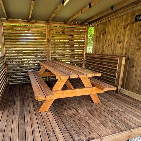 EMPLACEMENT - Forfait Premium Freecamp - emplacement équipé d'une douche et d'un sanitaire privés