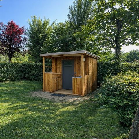 Kampeerplaats - Freecamp Premium pakket - kampeerplaats met eigen douche en toilet