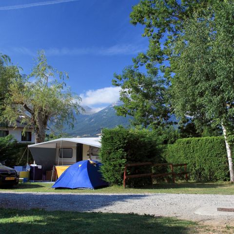 PARCELA - Paquete confort (1 tienda, caravana o autocaravana / 1 coche / electricidad 6A)