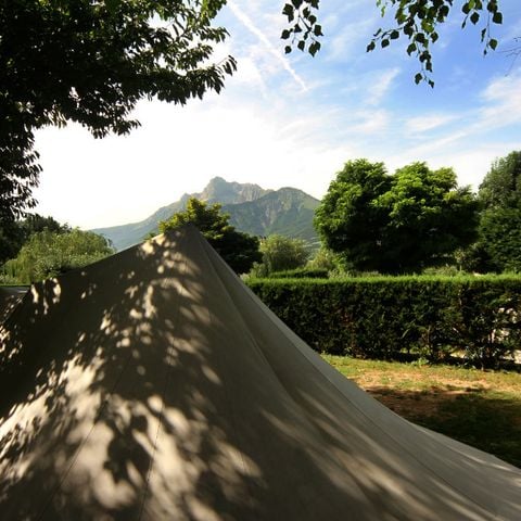 Stellplatz - Forfait Privilège (1 Zelt, Wohnwagen oder Wohnmobil / 1 Auto / Strom 6A) + Blick auf die Berge