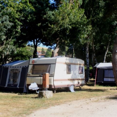 Kampeerplaats - STANDPLAATS MET 16A ELEKTRICITEIT + WATER
