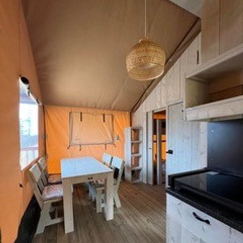 TENDA IN TELA E LEGNO 4 persone - NOVITÀ 2023 Lodge Safari: una tenda glamping con servizi igienici e un'ampia terrazza