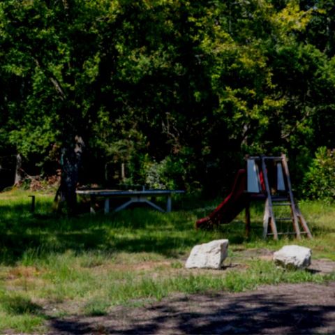 EMPLACEMENT - Emplacement nu 