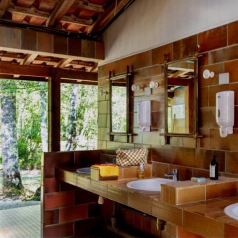 EMPLACEMENT - Emplacement nu 