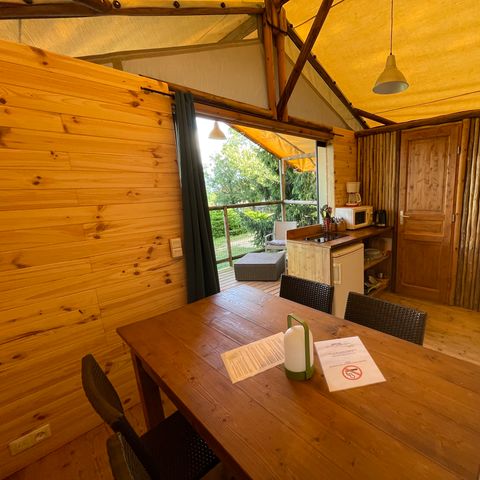 Tente en toile et en bois 4 personnes - Lodge équipée