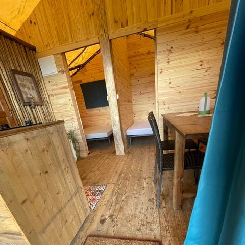 Tenda in tela e legno 4 persone - Alloggio attrezzato