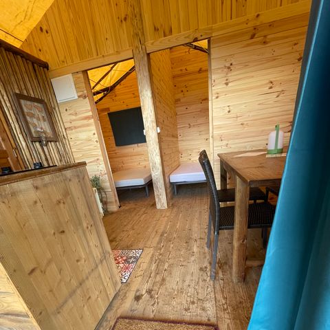 Tente en toile et en bois 4 personnes - Lodge équipée