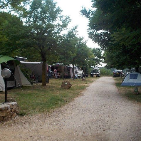 PIAZZOLA - 1 o 2 persone: 1 veicolo + tenda o roulotte o camper