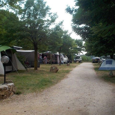 PLOT - 1 or 2 people: 1 vehicle + tent or caravan or camper van